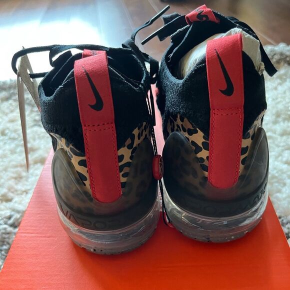 Nike flight club Womens Air Vapormax shoes black with red and leopard accents - Picture 10 of 10